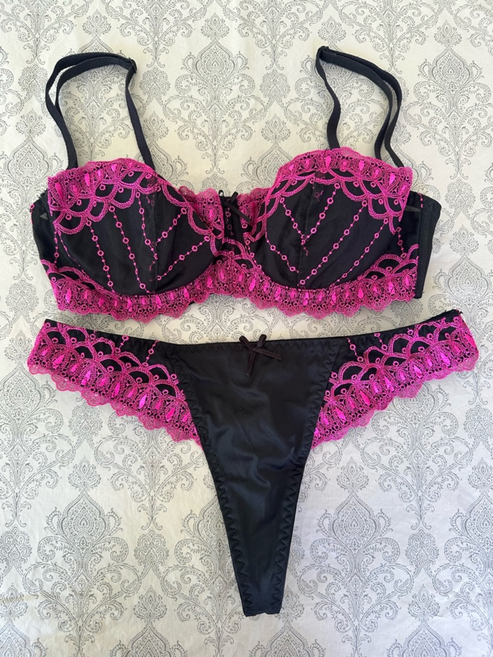 Fredricks of Hollywood Lingerie Set with Hot Pink Lace Trim/Embroidery 34C/M